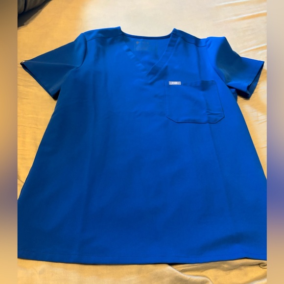 Figs top and jogger pants. Both size small - Picture 1 of 3